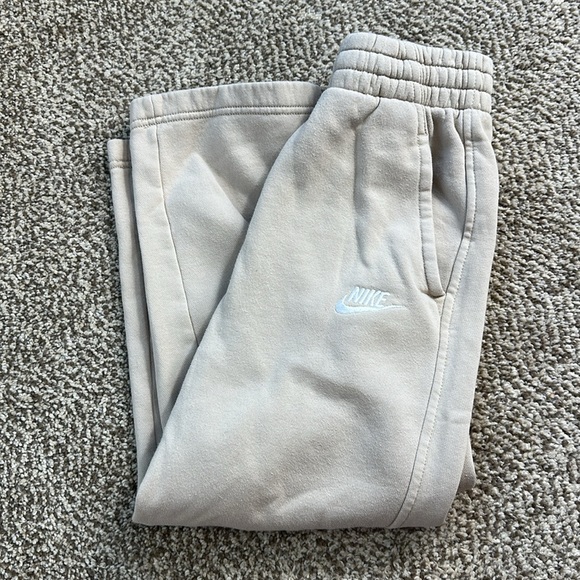 Nike Sweatpants - Picture 6 of 6